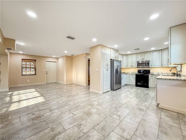 property at 2115 St Croix Ave