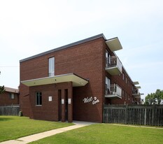 West Apartments in Mississauga, ON - Building Photo