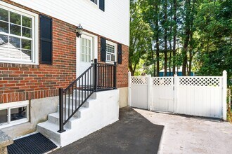 38 Ivan St in Lexington, MA - Building Photo - Building Photo