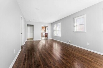 21704 Jefferson St in Farmington Hills, MI - Building Photo - Building Photo