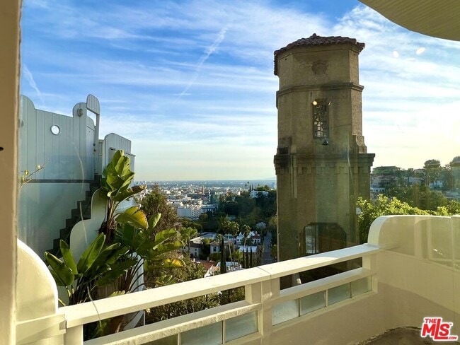 2185 BROADVIEW Ter in Los Angeles, CA - Building Photo - Building Photo