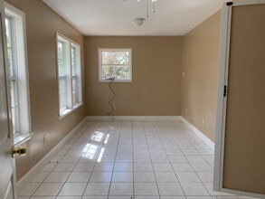 165 Oak Ridge Trail in Lakehills, TX - Building Photo - Building Photo