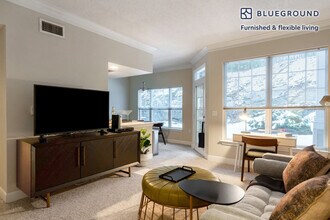 110 Kodiak Way, Unit FL1-ID1026 in Waltham, MA - Foto de edificio - Building Photo