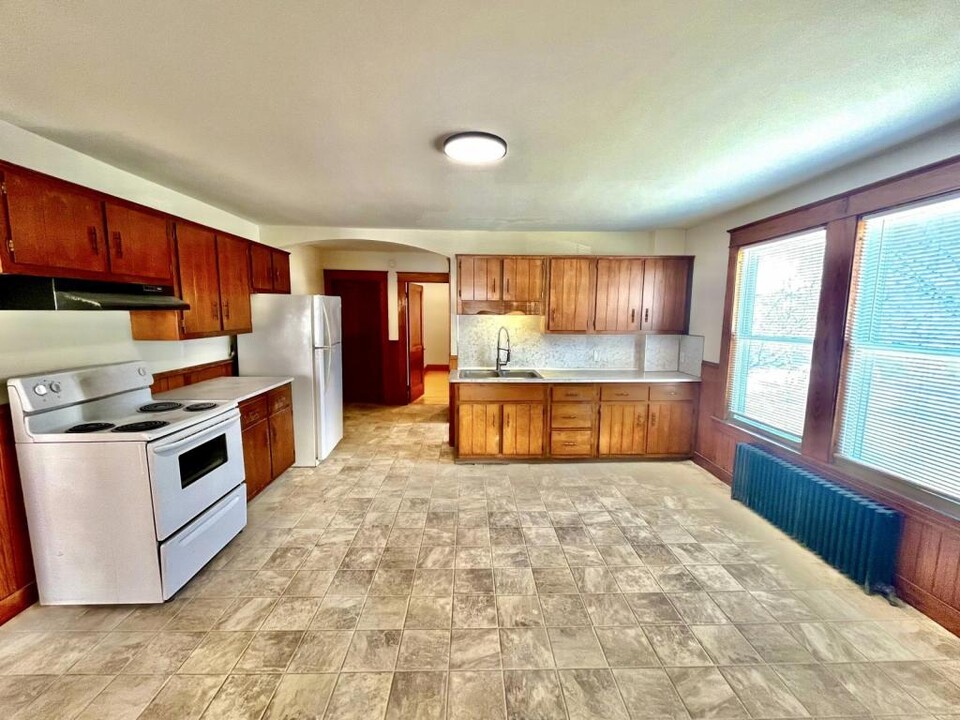 122 2nd St in Auburn, ME - Building Photo