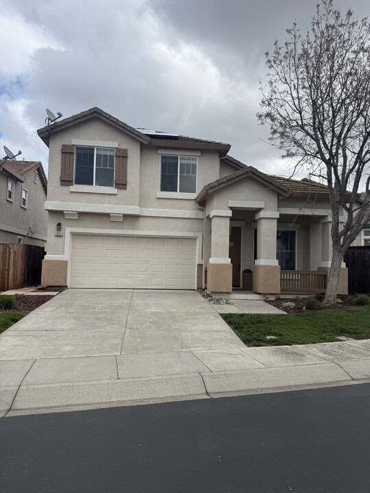 1551 Enterprise Cir in Pittsburg, CA - Building Photo