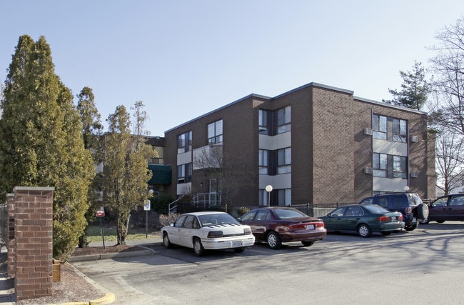 Broadway Plaza Apartments in Providence, RI - Foto de edificio - Building Photo