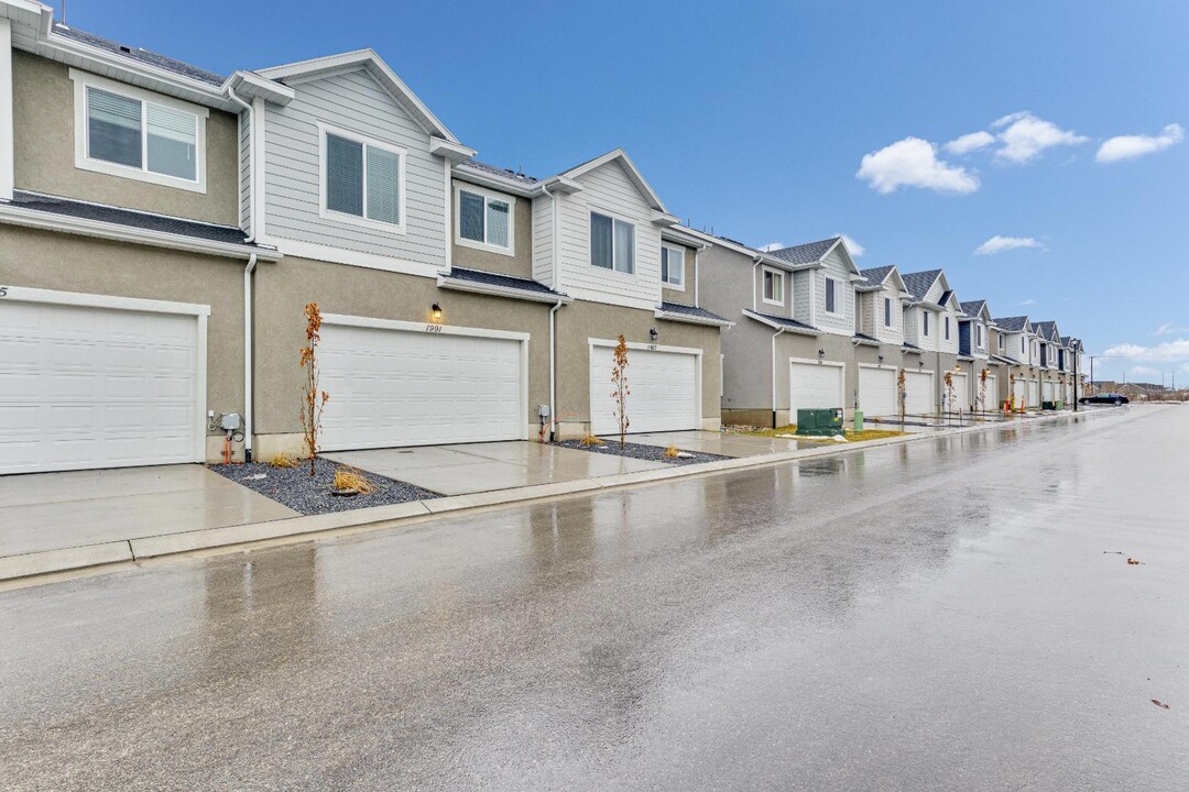1991 N 3860 W in Lehi, UT - Building Photo