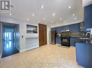 394 Caledonia Rd in Toronto, ON - Building Photo - Building Photo