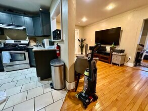 74 Egmont St, Unit 1 in Brookline, MA - Building Photo - Building Photo