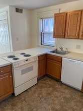 58 Edwards St, Unit 102 in Springfield, MA - Building Photo - Building Photo