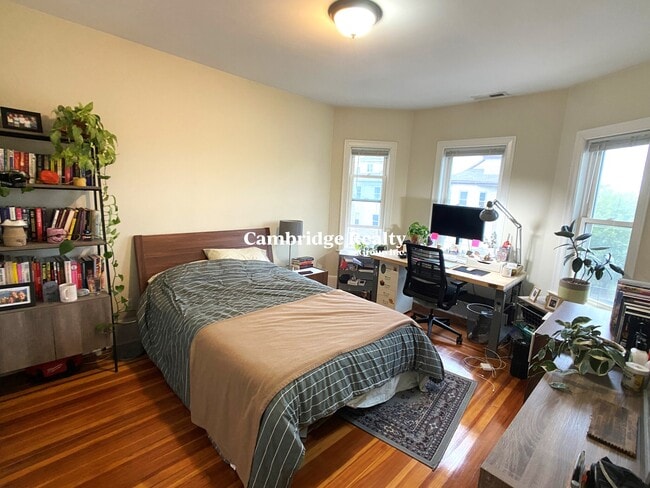 17 Willard Ave, Unit 2