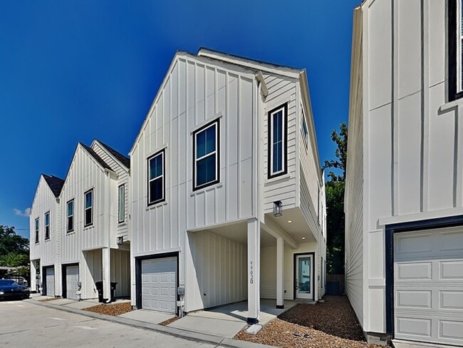 9902 Clark Rd