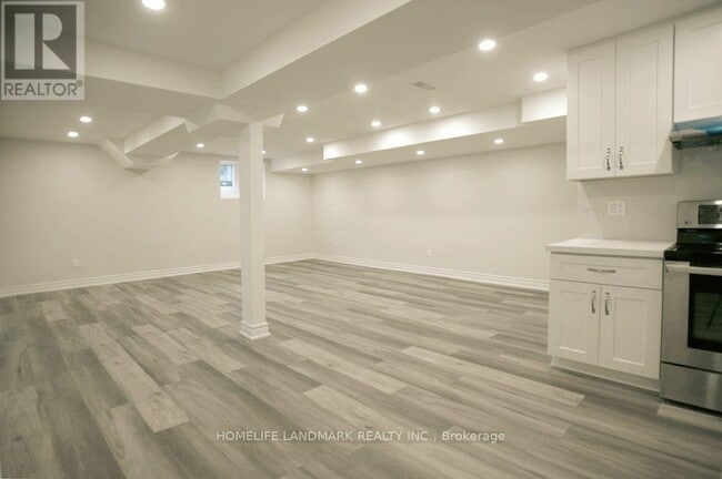 5 Southvale Dr in Vaughan, ON - Building Photo - Building Photo