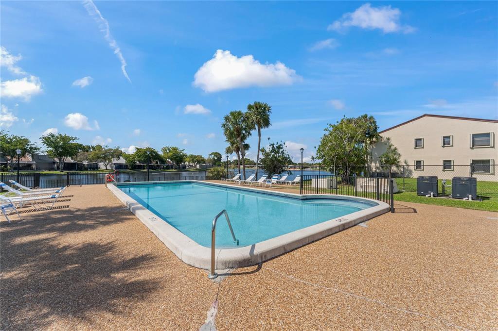 11344 Taft St, Unit 11344 in Pembroke Pines, FL - Building Photo