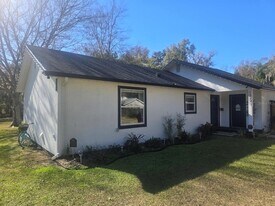 13091 Old Crystal River Rd in Brooksville, FL - Building Photo