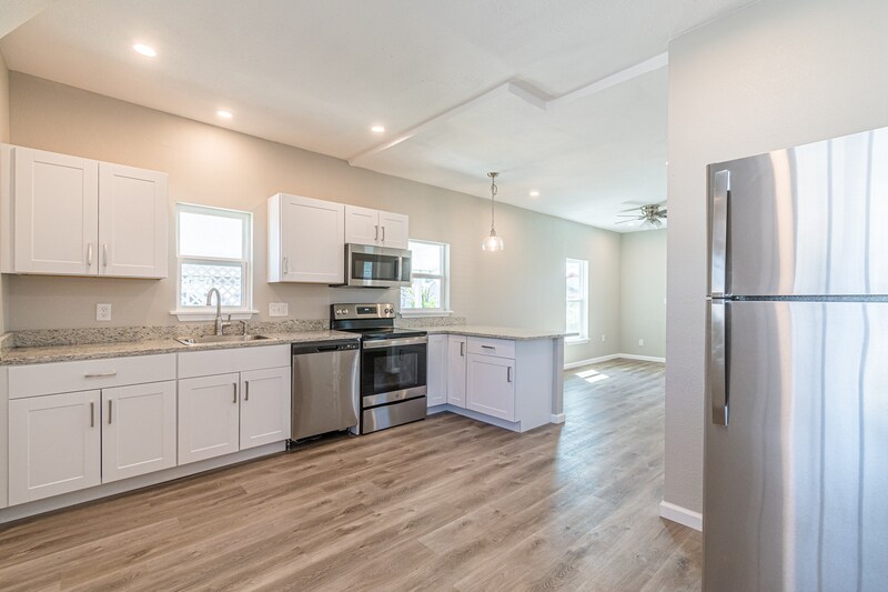 307 W Lubbock St in San Antonio, TX - Building Photo