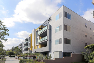 Wilcox Place in Los Angeles, CA - Building Photo - Building Photo