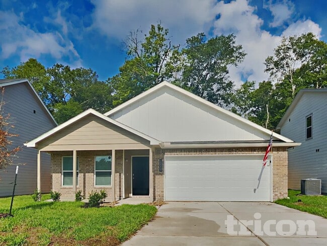 10050 Cerritos dr in Cut And Shoot, TX - Foto de edificio - Building Photo