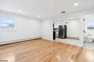 3 Witherspoon St in Nutley, NJ - Building Photo