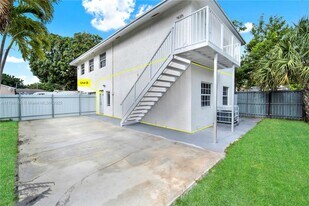 10410 NW 28th Ave in Miami, FL - Building Photo