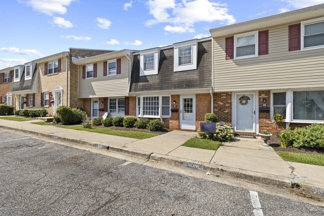 property at 30 Heritage Ct