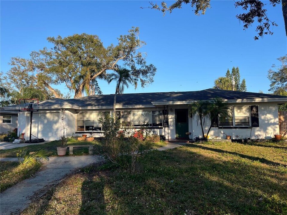 817 Regent Ave in Clearwater, FL - Building Photo