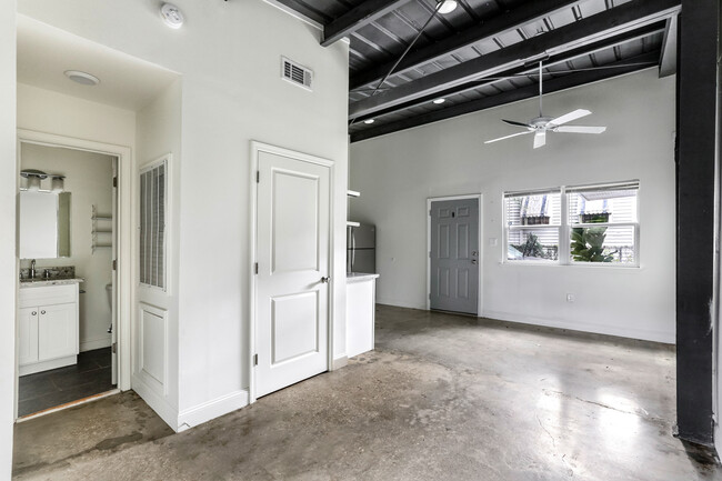 728 Desire St in New Orleans, LA - Building Photo - Interior Photo