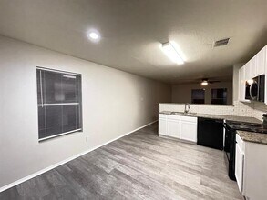 1512 Queens Brook Ln in Fort Worth, TX - Building Photo - Building Photo