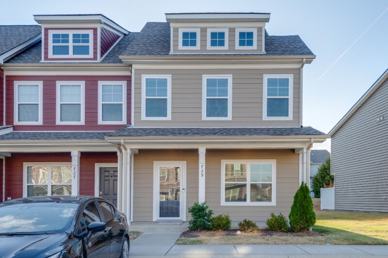 729 Bradburn Village Way in Nashville, TN - Building Photo
