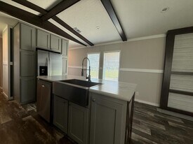 4901 N Vaughn Rd in Plant City, FL - Building Photo