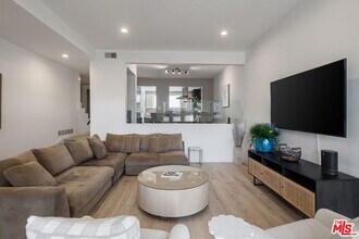 17165 Palisades Cir in Los Angeles, CA - Building Photo - Building Photo