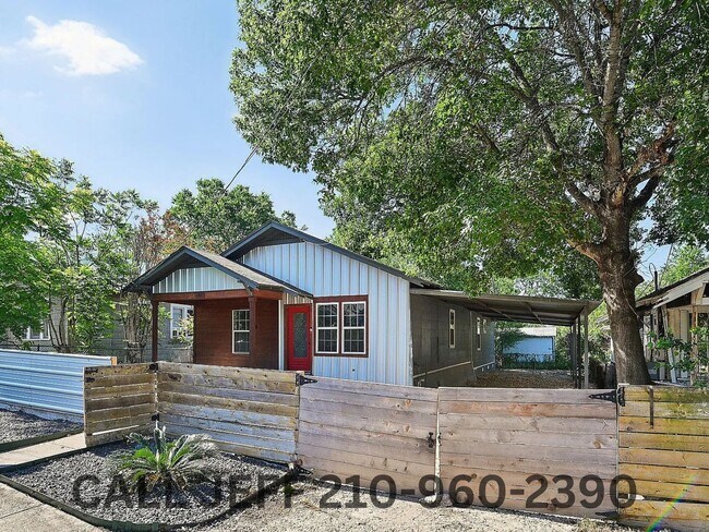140 E Dullnig Ct in San Antonio, TX - Building Photo - Building Photo