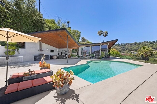 3655 Glenridge Dr in Los Angeles, CA - Building Photo - Building Photo
