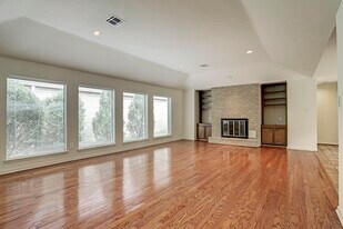 15614 Whitewater Ln in Houston, TX - Building Photo