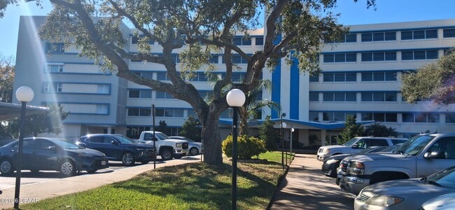 property at 1224 S Peninsula Dr