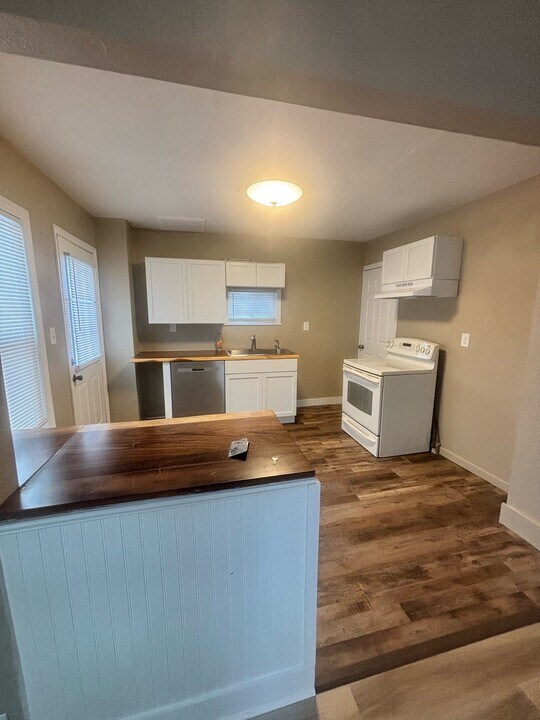 352 Springfield Ave in South Beloit, IL - Building Photo