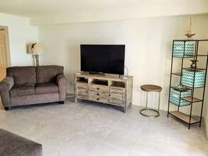 169 Pompano Dr SE in St. Petersburg, FL - Building Photo - Building Photo