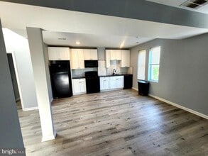 352 E University Pkwy in Baltimore, MD - Building Photo - Building Photo