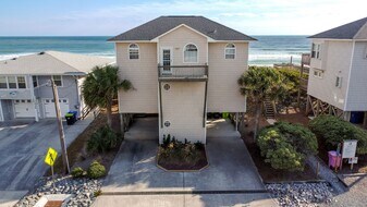 1526 S Shore Dr in Surf City, NC - Building Photo