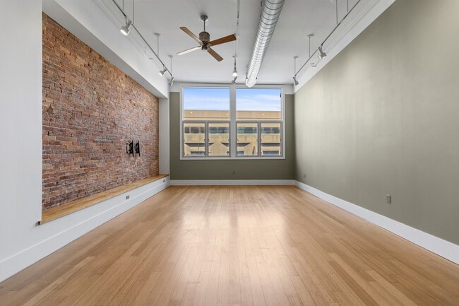 15 Brown St, Unit 204 in Portland, ME - Foto de edificio - Building Photo