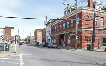 300 Helen St in Mckees Rocks, PA - Building Photo - Building Photo