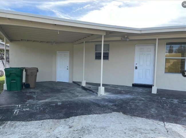 6240 SW 39th Ct in Davie, FL - Building Photo - Building Photo