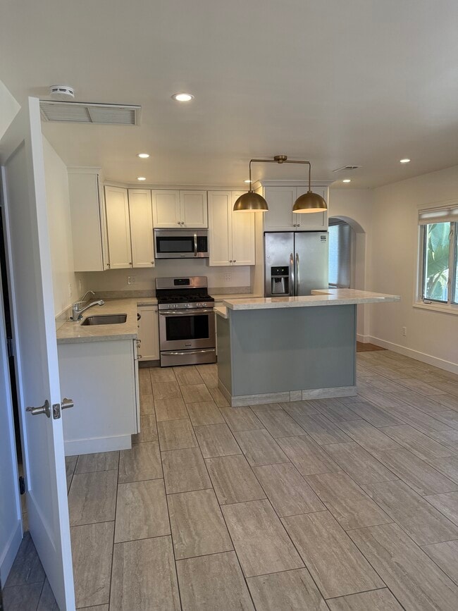 328 East Carrillo Street, Unit #D