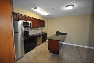 601 So. 18th St. in Lincoln, NE - Building Photo - Interior Photo