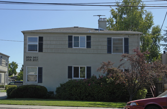 255 Harrison Ave in Redwood City, CA - Foto de edificio - Building Photo