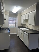 210 Skyview Terrace-Unit -A in Friendswood, TX - Building Photo - Building Photo