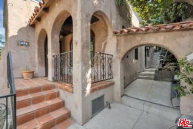 1570 Sanborn Ave in Los Angeles, CA - Building Photo - Building Photo