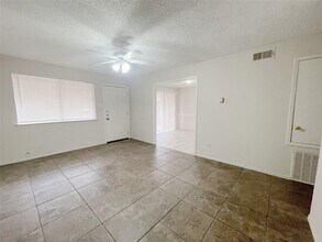 12023 Greenwood-Forest Dr in Houston, TX - Building Photo - Building Photo