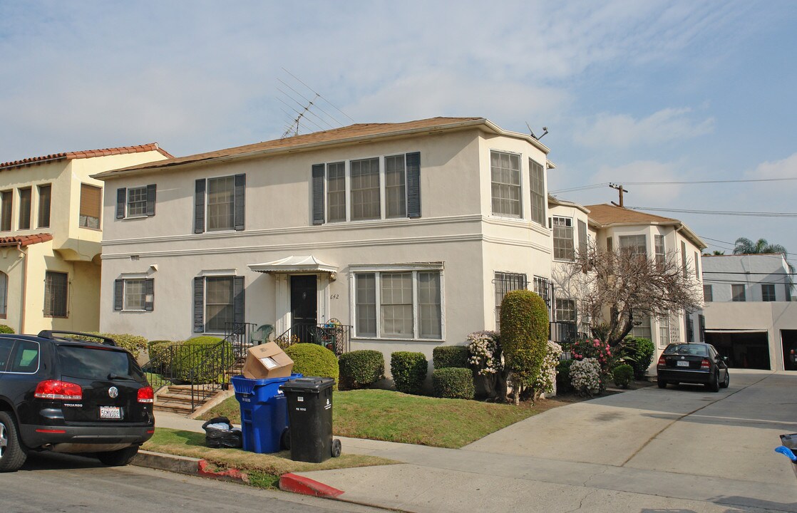 642-644 S Dunsmuir Ave in Los Angeles, CA - Building Photo