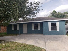 4 El Recreo Cir in Edinburg, TX - Building Photo